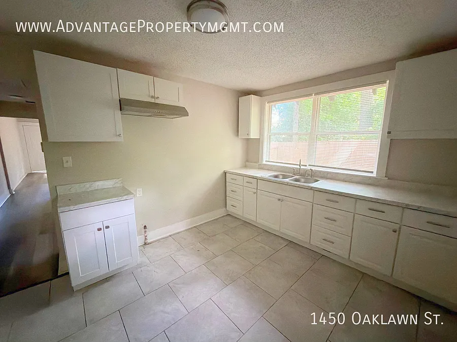 Charming 1Bed/1Bath Duplex - University of Memphis Area — Photo 4