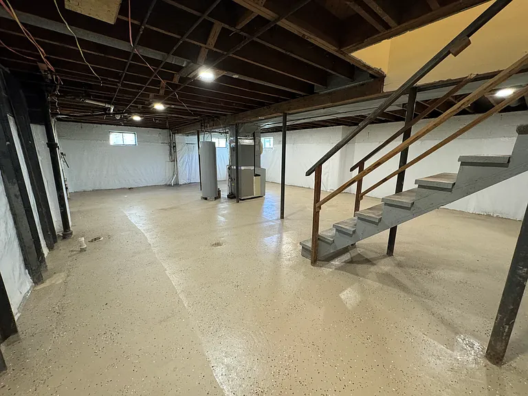 928 Meadow Dr — Photo 32