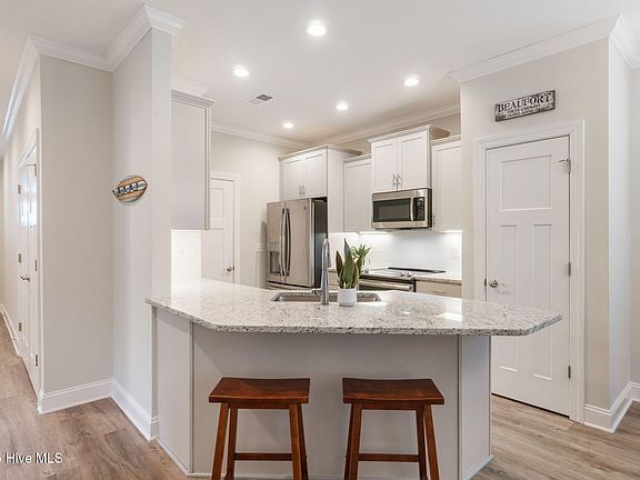 5th image of 104 Harper Street