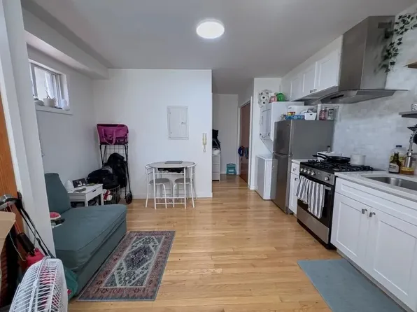 1009 Waverly St #1A, Philadelphia, PA 19147