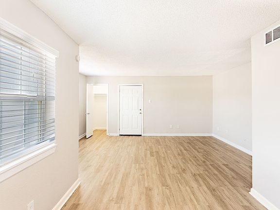5th image of 2728 N Buckner Blvd #206