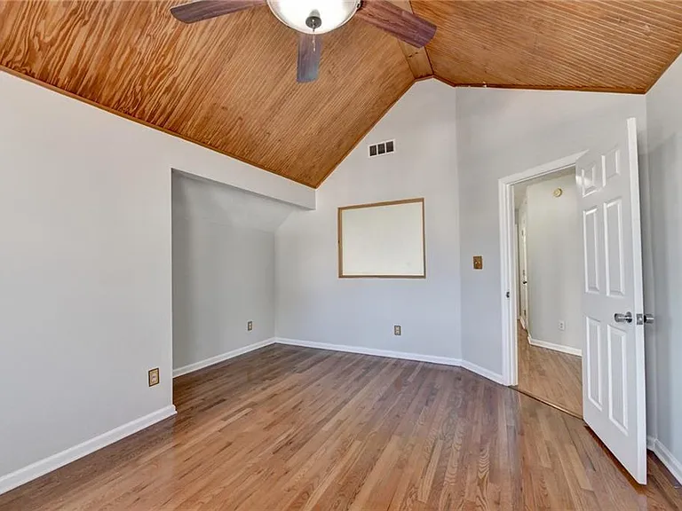 1112 Ashbury Dr — Photo 35