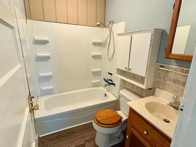 218 Eastview Dr — Photo 8