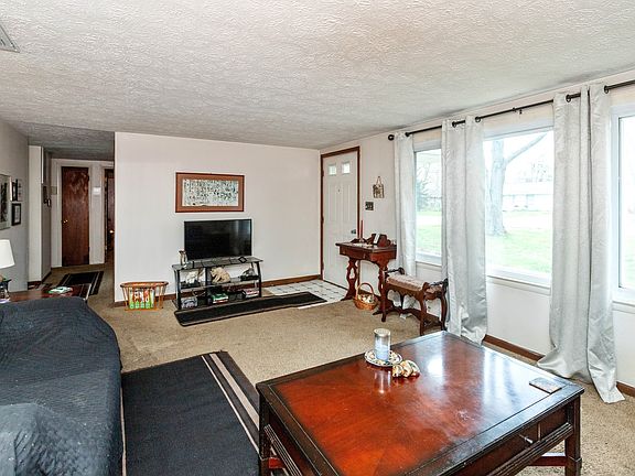 4th image of 4419 Charles Dr