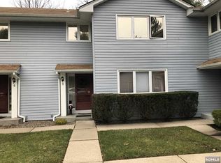 5 Macmillan Ct, Mahwah, NJ 07430