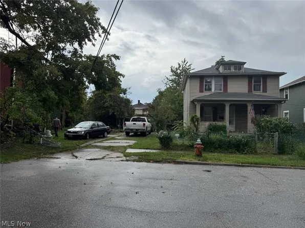 426 E 160th St, Cleveland, OH 44110