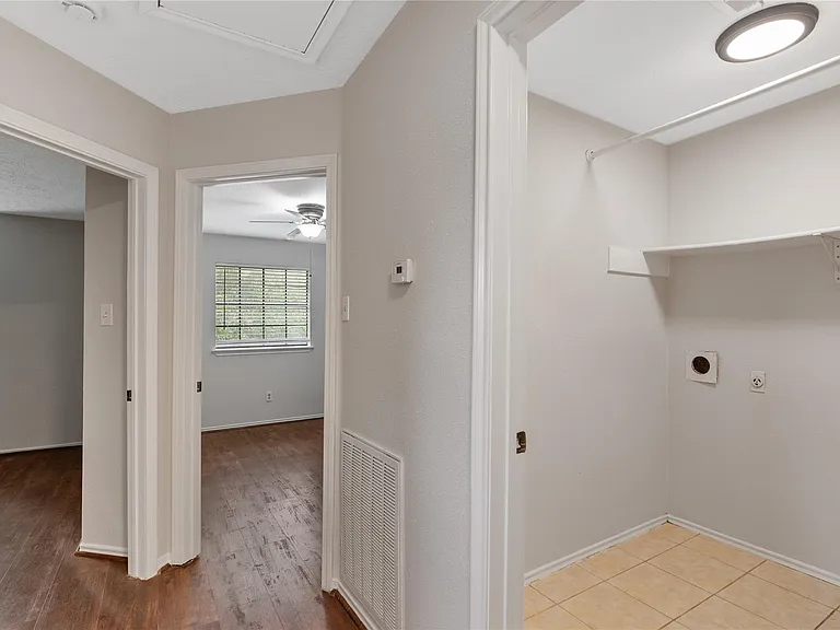 4807 Shadowdale Dr — Photo 10