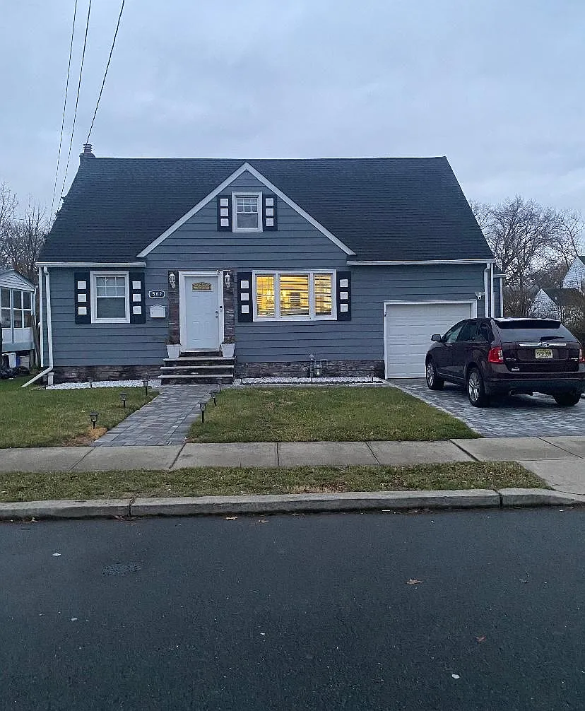 569 Berlant Ave photo 1