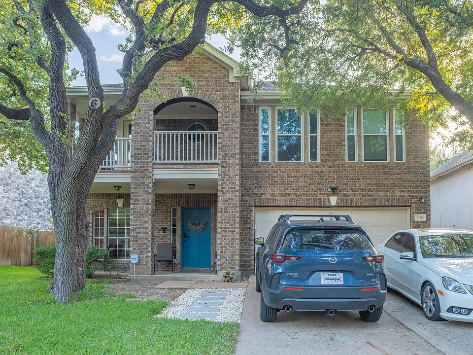 2205 Shark Loop