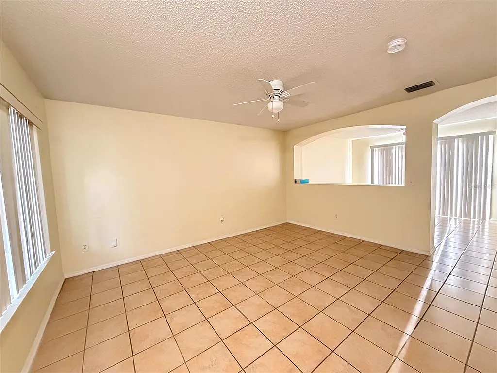 4 bed, 2.5 bath, 1457 sqft, $2,300 — Photo 3