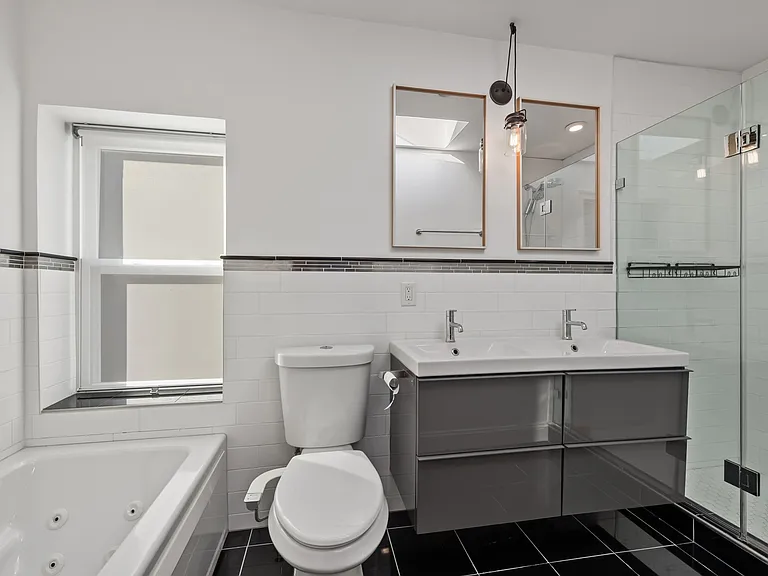 412 E Lanvale St — Photo 2