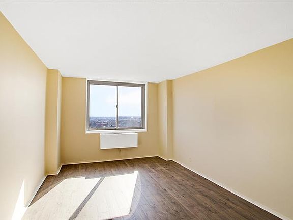 3rd image of 11818 Union Tpke APT 19D