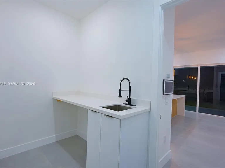 5 SW 26th Pl — Photo 28