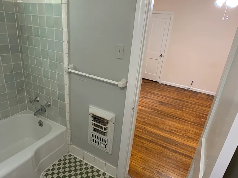 912 Oxmoor Rd — Photo 5