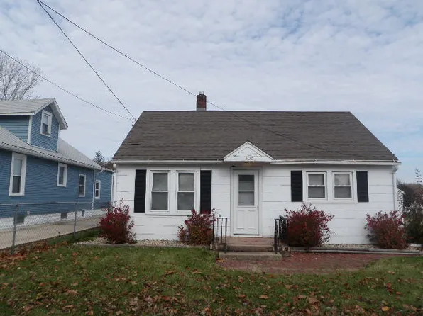 1102 Carroll St, Streator, IL 61364