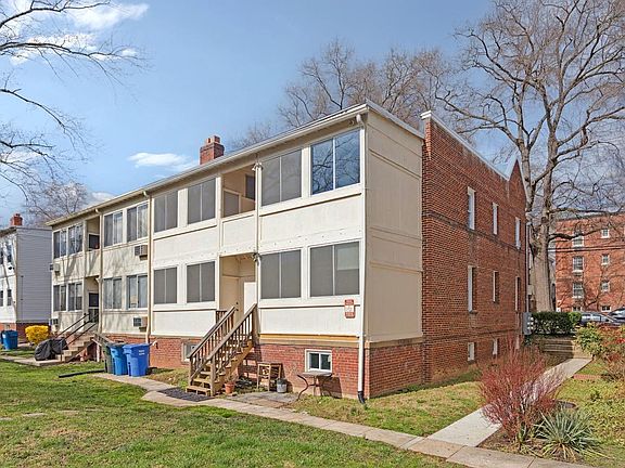 3rd image of 4482 Macarthur Blvd NW