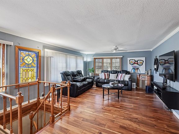 4th image of 101 Vista Dr