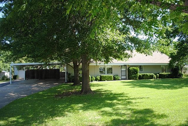 1st image of 256 NW Lake Dr