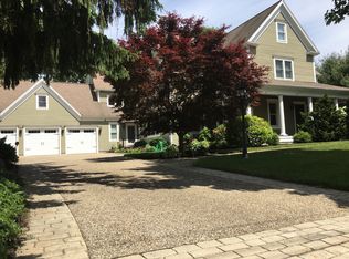 17 Locke Ln, Lexington, MA 02420