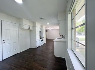 320 Sands St, Angleton, TX 77515