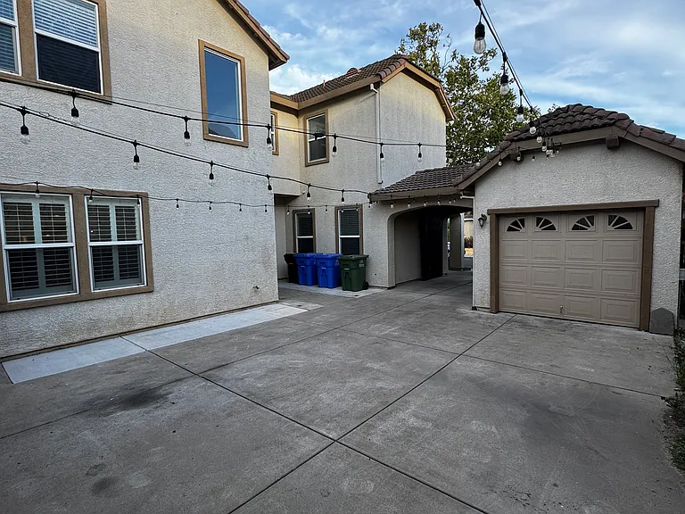 10389 Danichris Way — Photo 2