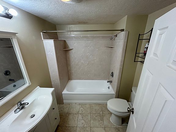 5th image of 1224 Palmer Ln #B