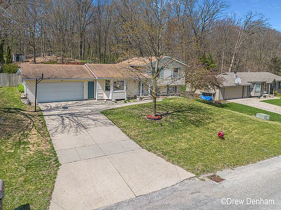 3rd image of 4721 Breckenridge Dr NE