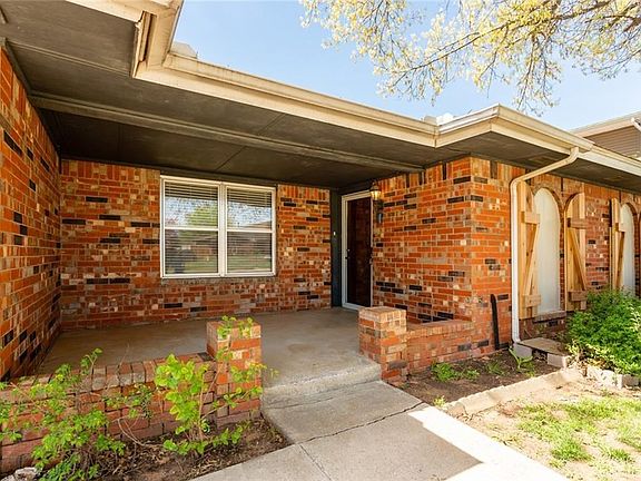 4th image of 608 Park Dr