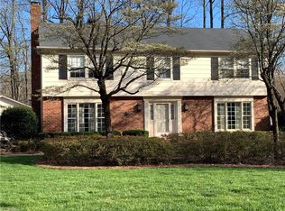 906 Fairgreen Rd, Greensboro, NC 27410