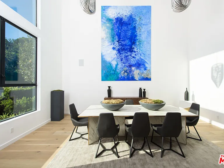 1378 N Doheny Dr — Photo 7
