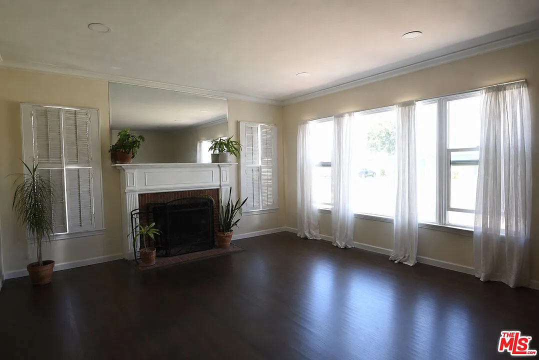3 bed, 2.0 bath, 1510 sqft, $4,750 — Photo 4