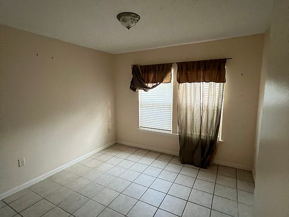 3rd image of 795 Wynfield Cir