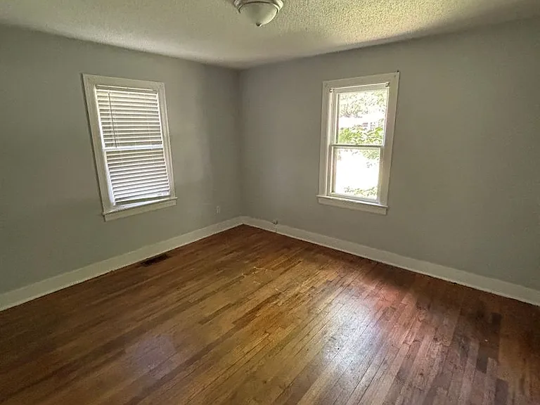 1111 N Kansas Expy — Photo 10
