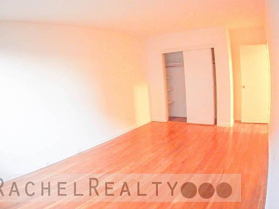 5th image of 3950 Blackstone Ave APT 1O