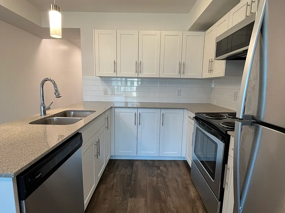 366 E 3rd St #508