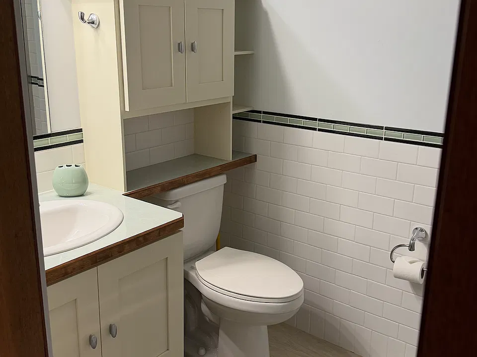 Unit 4 Bathroom