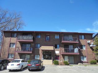 8473 Archer Ave APT 101, Willow Springs, IL 60480