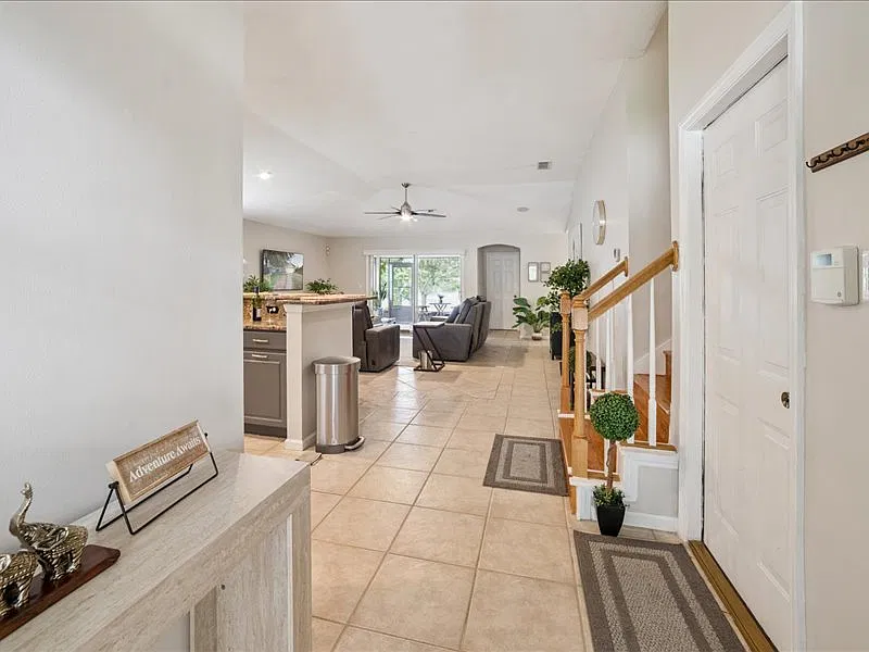 4 bed, 2119 sqft, $3,700 — Photo 3