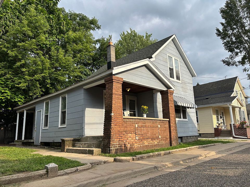 1st image of 44 Vandine Pl NE