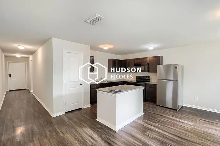 1844 Sheila Dr — Photo 5