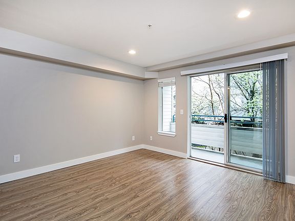 3rd image of 2564 Gilman Dr W APT 104