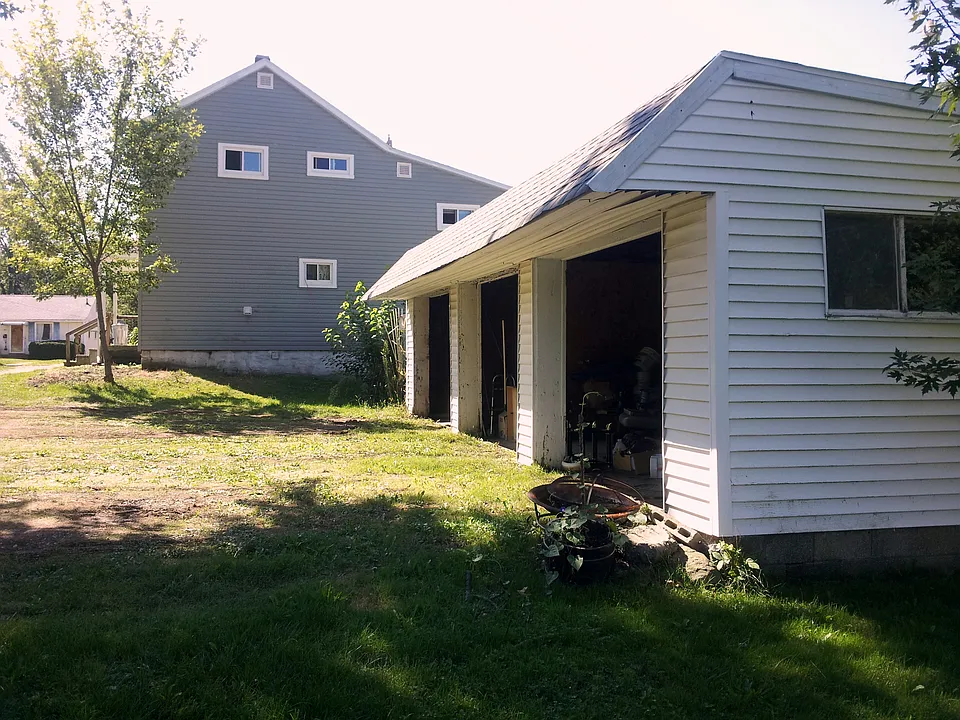 Building Photo 4