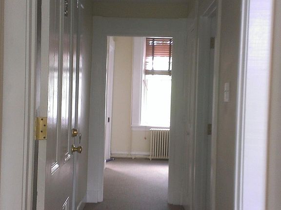 2nd image of 105 E Cary St APT 4