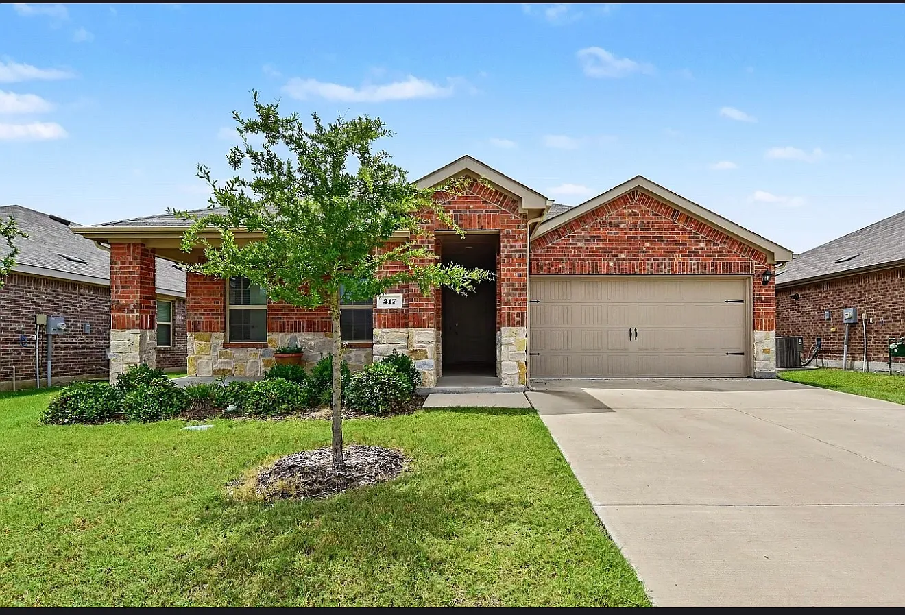 3 bed, 1478 sqft, $1,950 — Photo 1