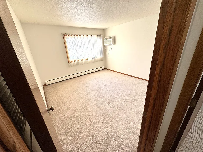Golfview Apartments — Photo 15