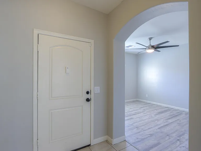 752 W Silver Reef Dr — Photo 5