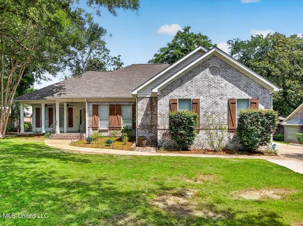 6610 Alakoko Ct, Diamondhead, MS 39525