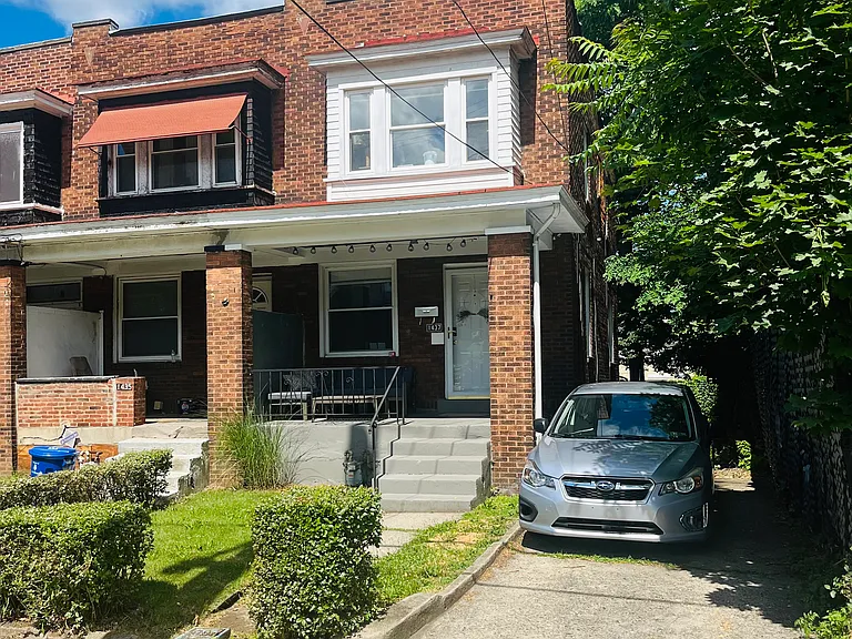 1437 N Saint Clair St — Photo 2