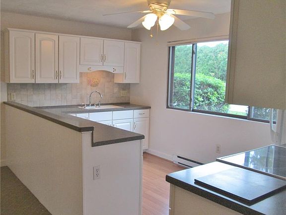 4th image of 30 Sweet Meadows Ct Unit 23