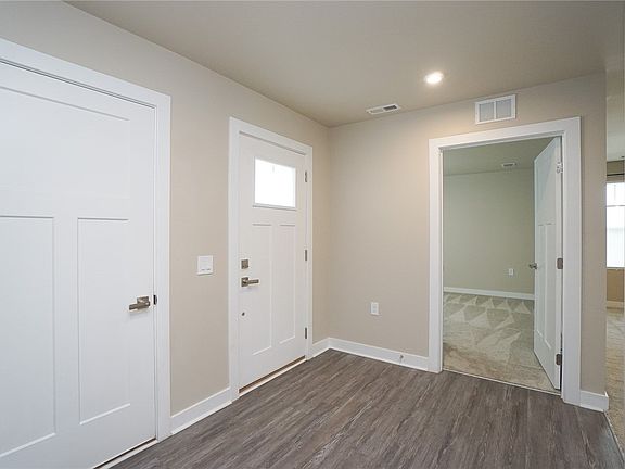 4th image of 404 Vernonburg Ct
